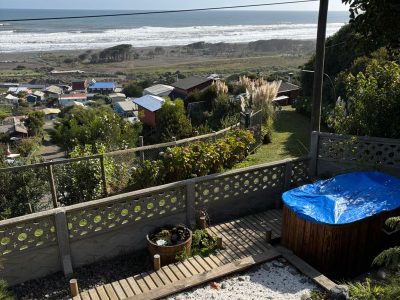 Se vende casa con departamentos con vista al mar, en Puerto Saavedra