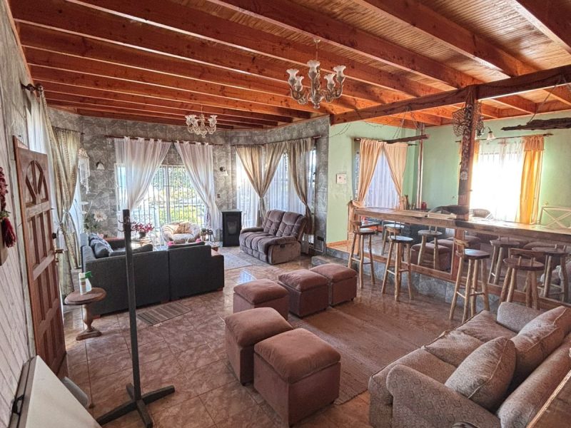Se vende casa con departamentos con vista al mar, en Puerto Saavedra