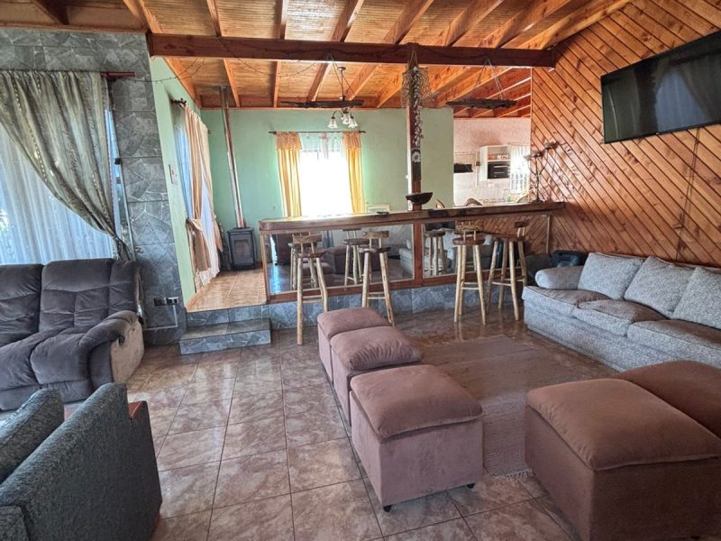 Se vende casa con departamentos con vista al mar, en Puerto Saavedra