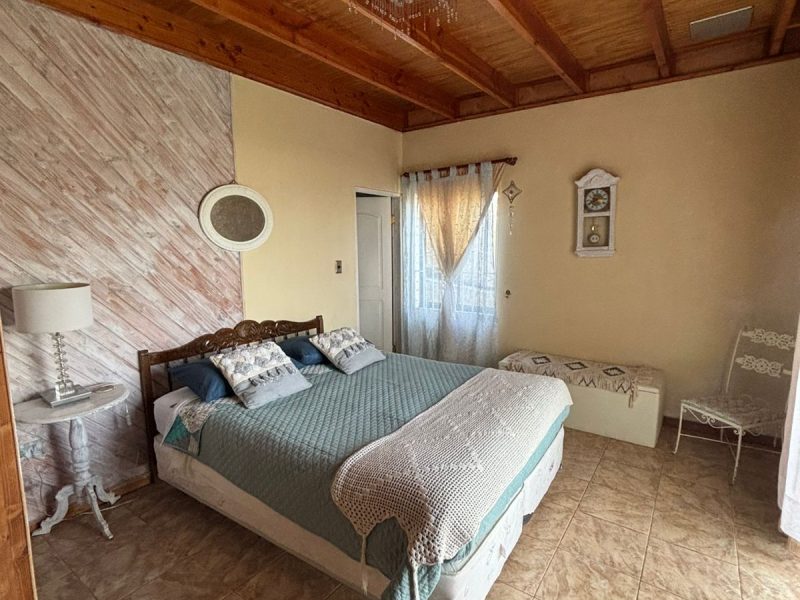 Se vende casa con departamentos con vista al mar, en Puerto Saavedra