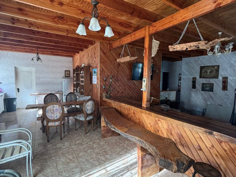 Se vende casa con departamentos con vista al mar, en Puerto Saavedra