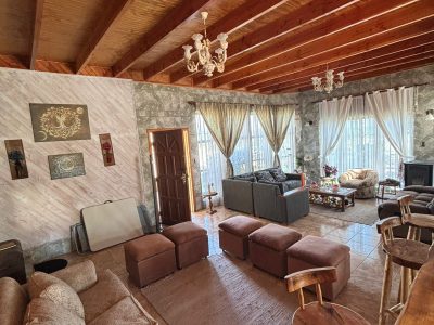 Se vende casa con departamentos con vista al mar, en Puerto Saavedra