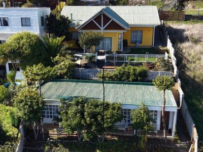 Se vende casa con departamentos con vista al mar, en Puerto Saavedra